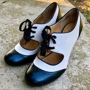 Crown Vintage Delight Wedges in size 6.5